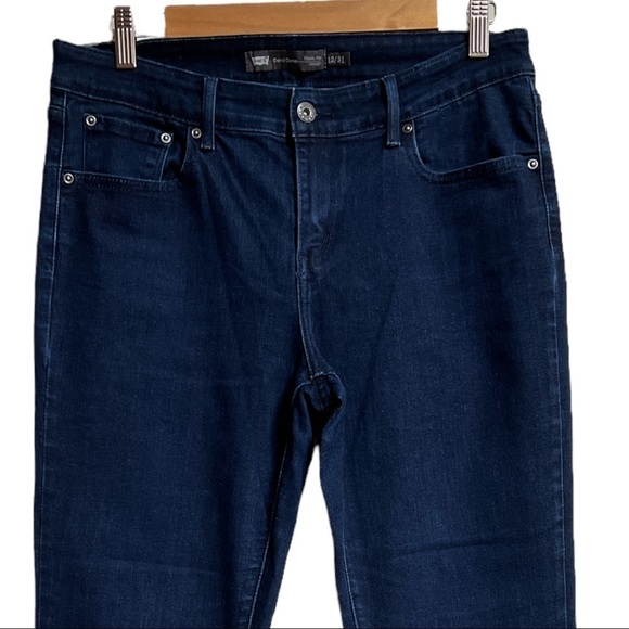 LEVI’S DENI CURVE CLASSIC‎ RISE STRAIGHT WOMEN’S STRETCH JEANS SIZE 12/31 - Picture 4 of 14